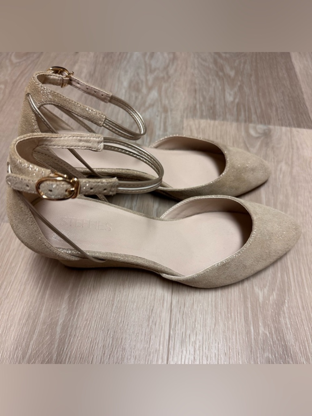 STEFFIE'S Gold Smarter Heels Landmark Palace Size 8.5 Suede Leather Shimmer - Picture 4 of 14